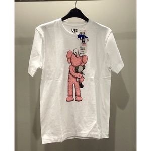 uniqlo x kaws t shirt